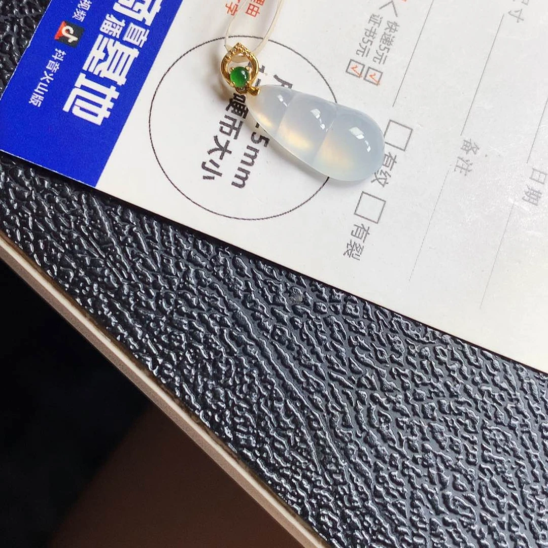 项链18K金镶嵌翡翠是***！豆子