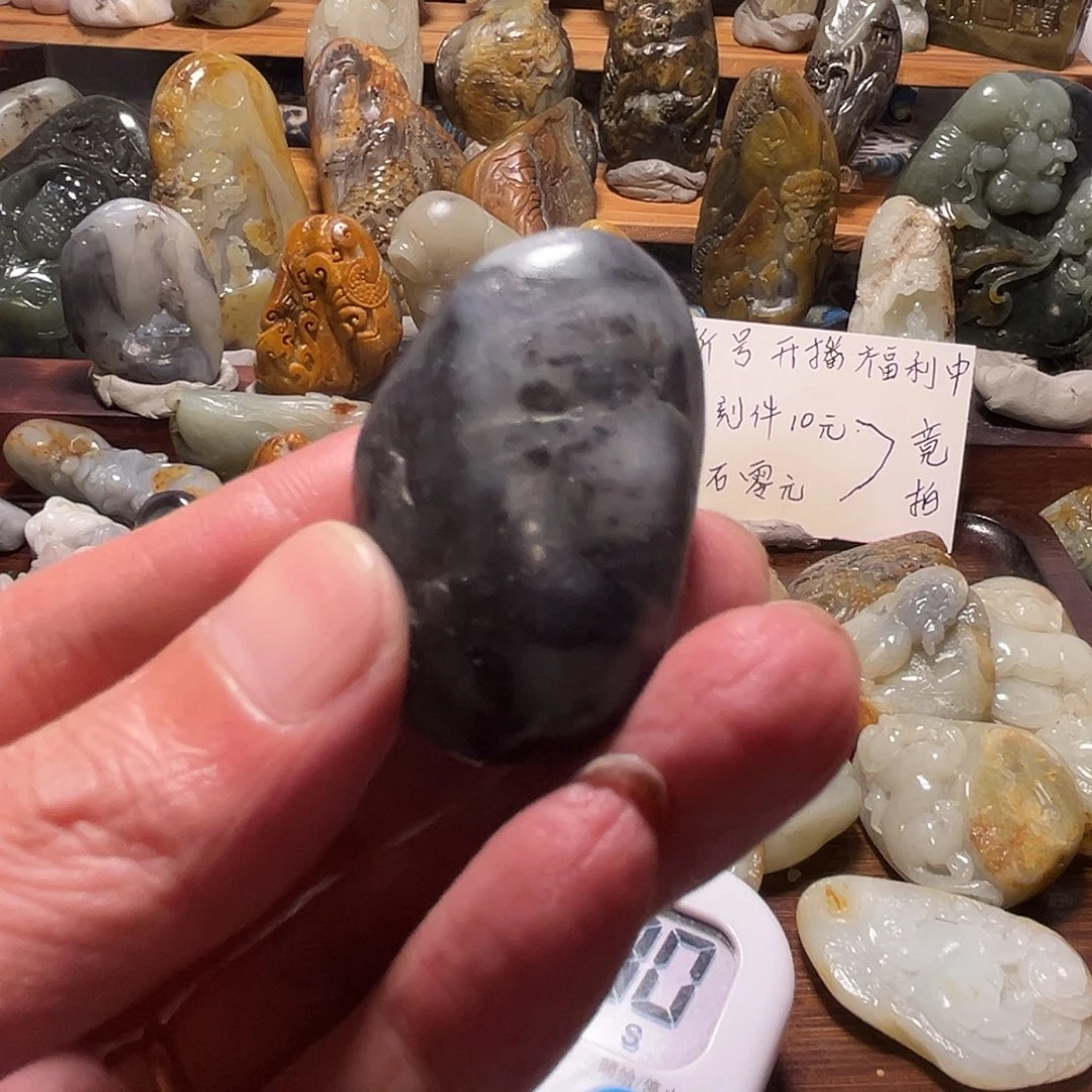 某***某和田玉（子料）未镶嵌挂件