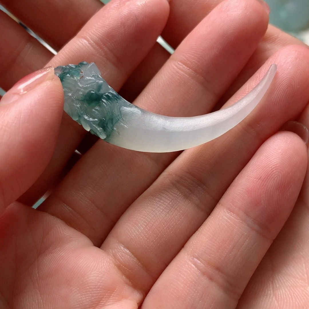 定制翡翠未镶嵌龙牙