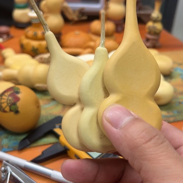 三个本捻扁了的人在