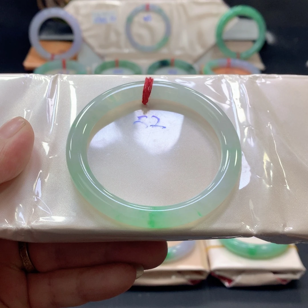 翡翠未镶嵌手镯52圈口