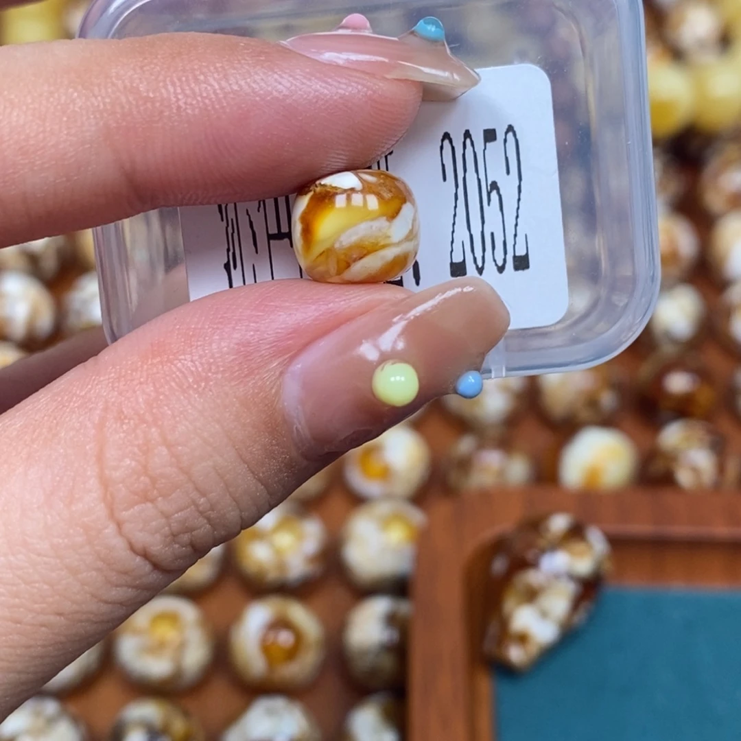 沁色蜜蜡未镶嵌2052