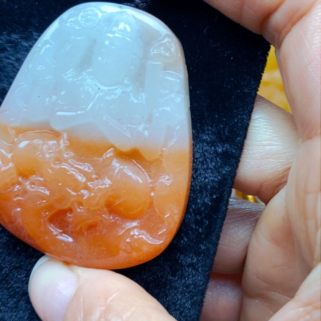 未镶嵌石英质玉（黄龙玉）颈饰
