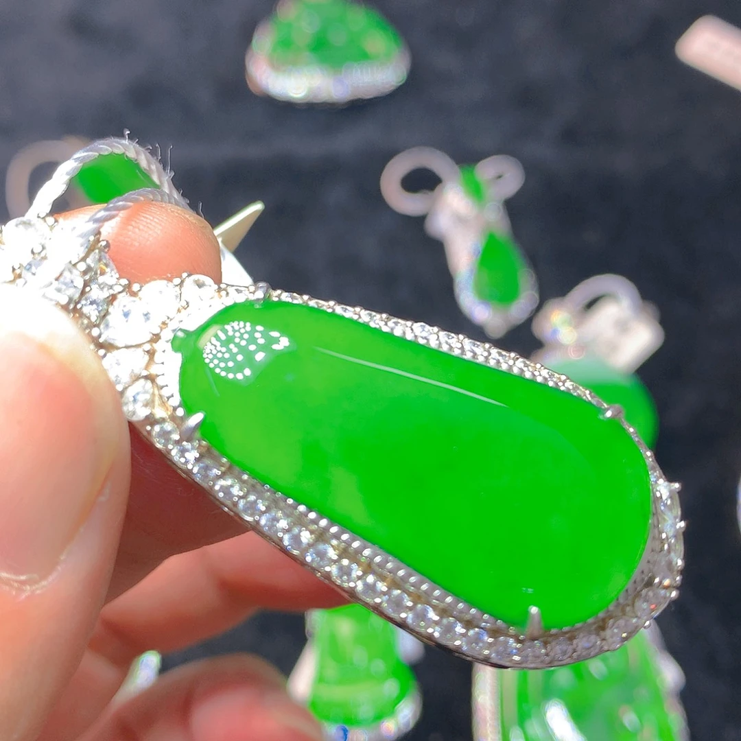 颈饰银S925镶嵌翡翠