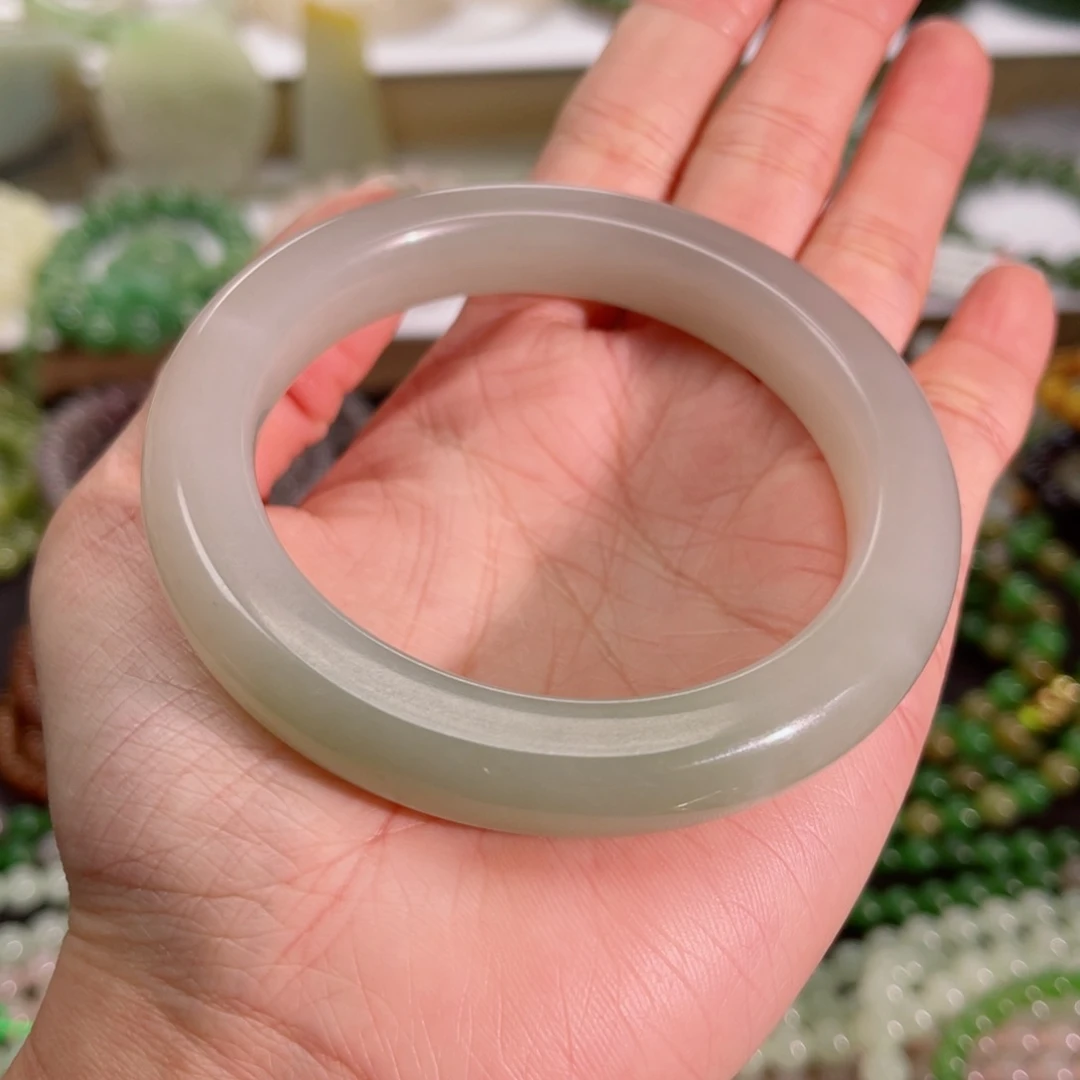 和田玉手镯未镶嵌?***猪