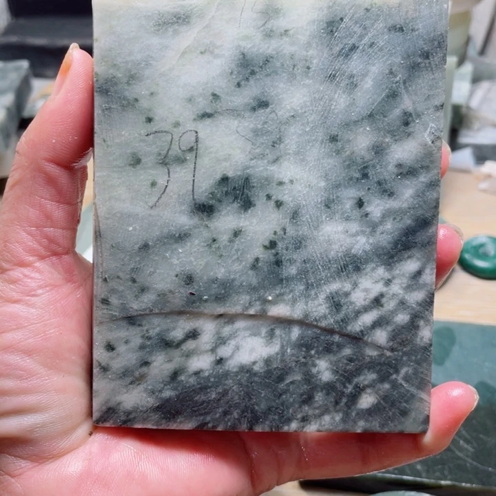 独山玉未镶嵌手镯加工定制