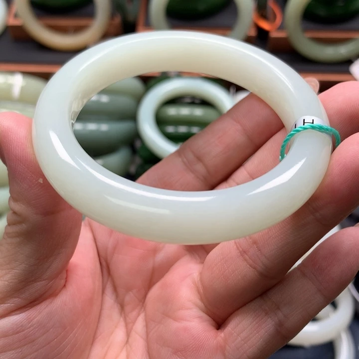 【闪购商品】未镶嵌手镯和田玉