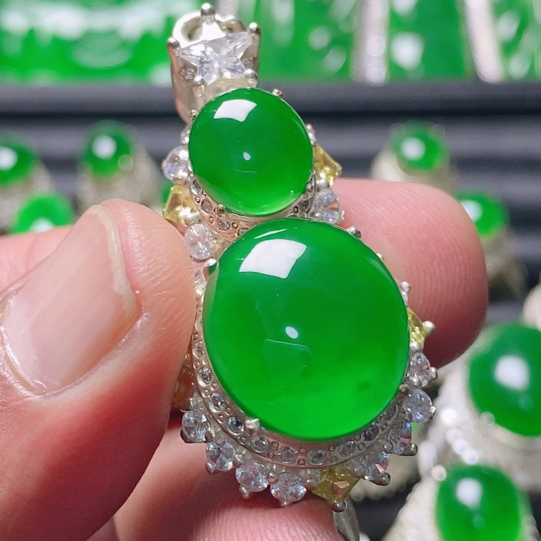 翡翠未镶嵌颈饰