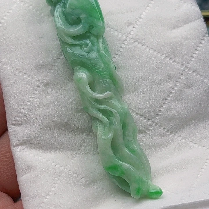 翡翠未镶嵌颈饰挂件