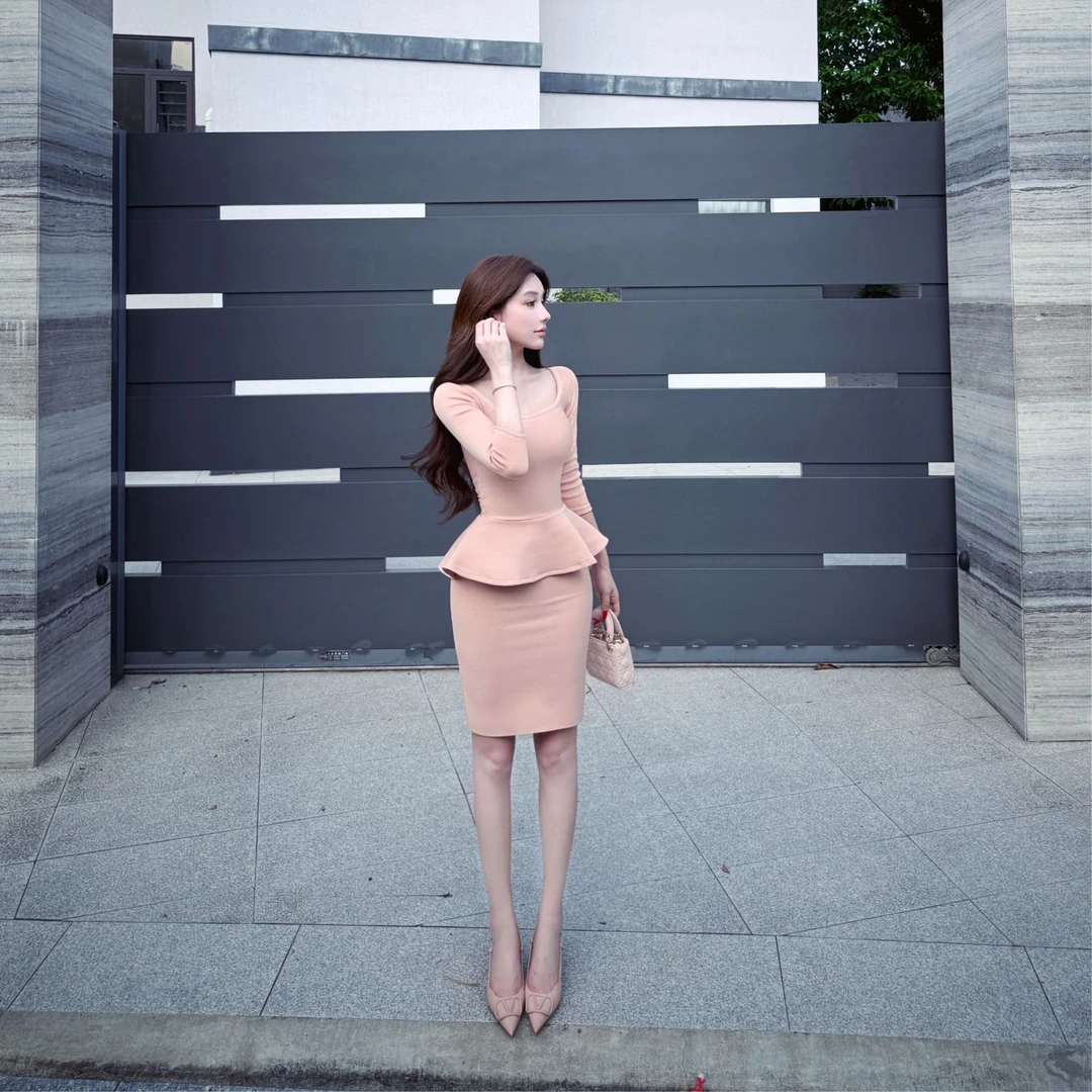 WW定制「芬兰邂逅」显瘦收腰气质轻奢修身网红小众设计上衣半裙套装