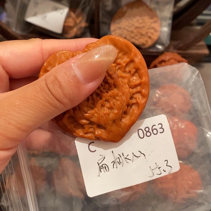 文玩核桃把件精品桃心55.3