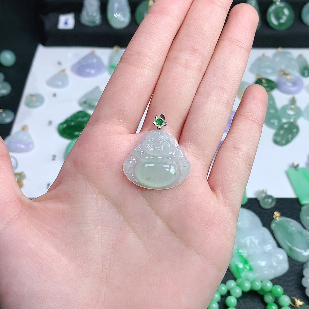 翡翠颈饰未镶嵌安****?翡翠