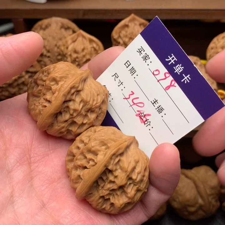 【闪购商品】文玩核桃把件野狼
