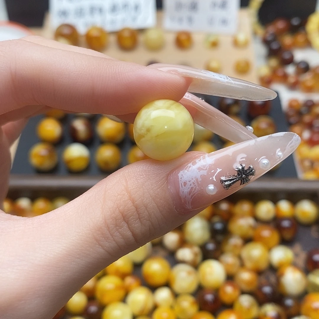 天***毛虫珀未镶嵌裸石蜜蜡