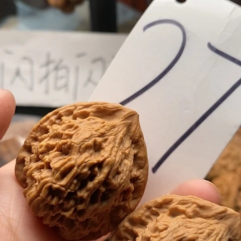 吊坠桃核39全品红狮子