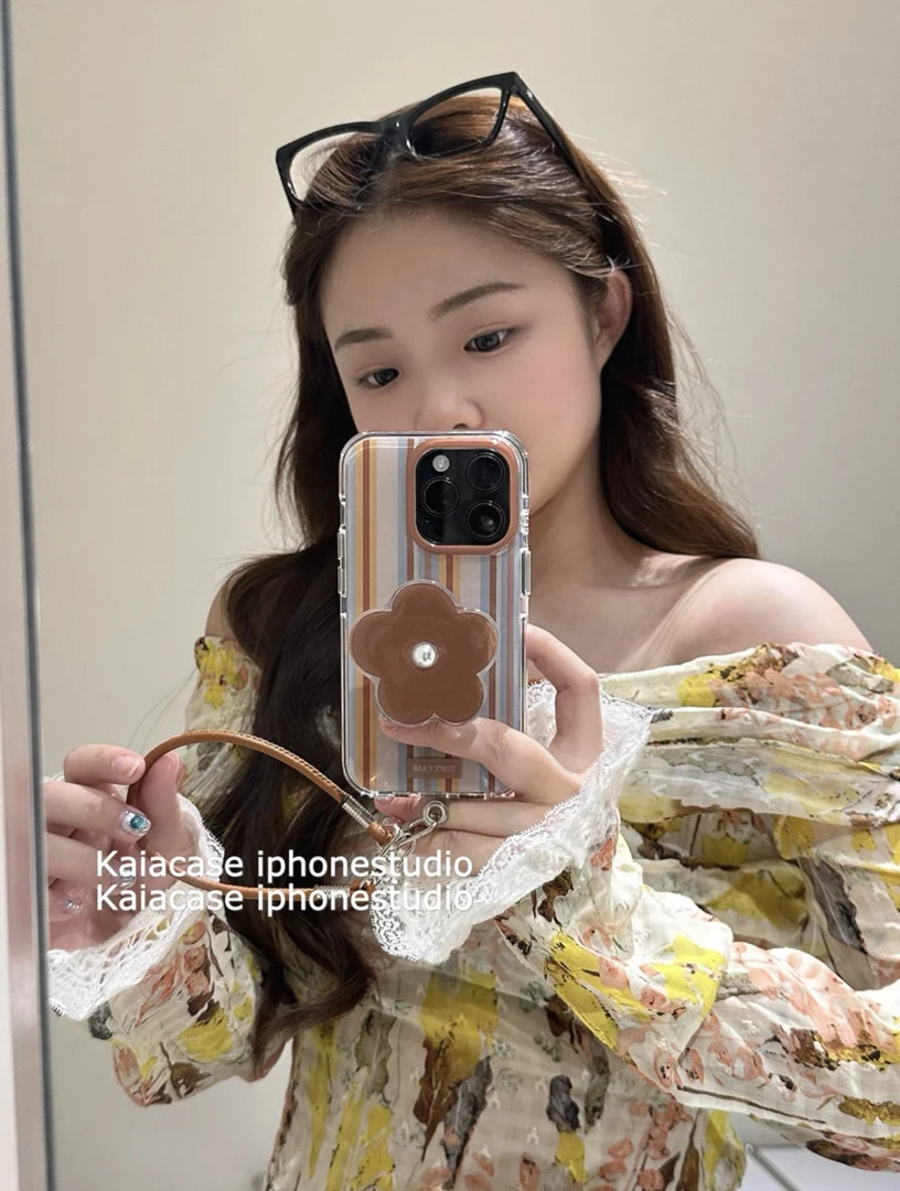 秋冬复古棕条纹珍珠花朵支架适用苹果16promax手机壳iphone15