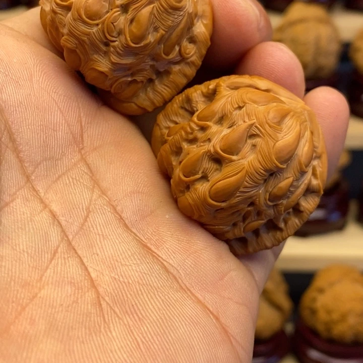 行***至核桃白狮子吞噬0000000000000