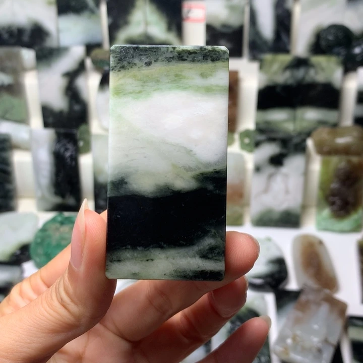 独山玉未镶嵌颈饰