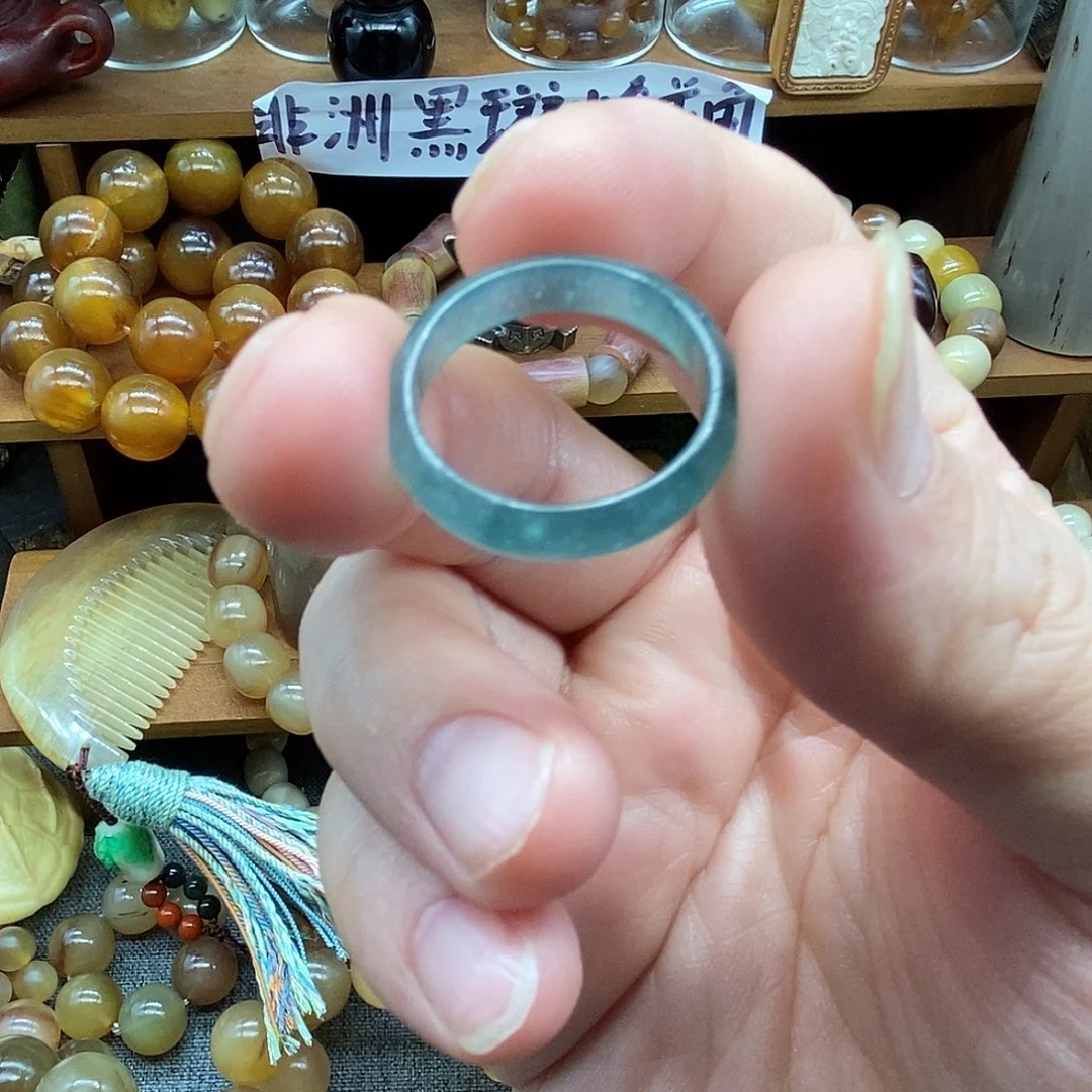 无非金属天然翡cui戒指一枚