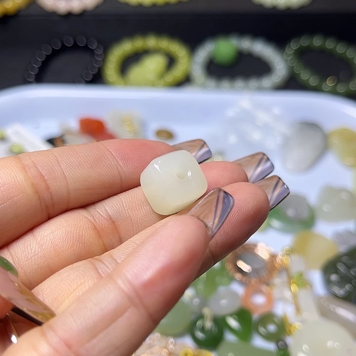 彩***彩和田玉未镶嵌戒指