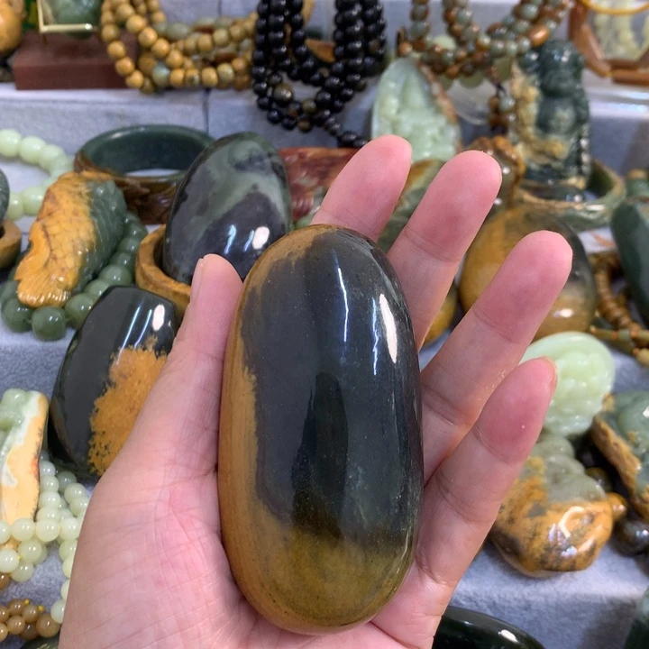 岫岩河磨玉（透闪石质玉）未镶嵌把件