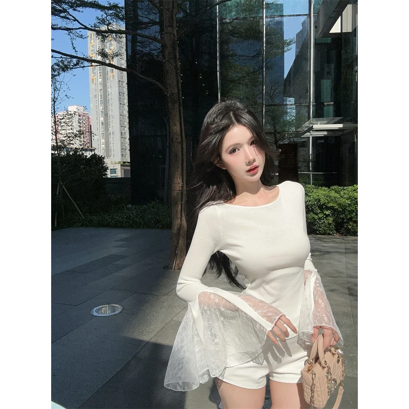 天鹅挽梦精致百搭气质修身性感圆领喇叭袖蕾丝设计感打底上衣女