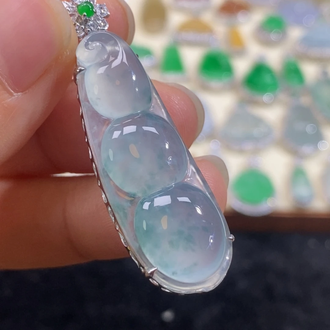 翡翠18K金镶嵌颈饰