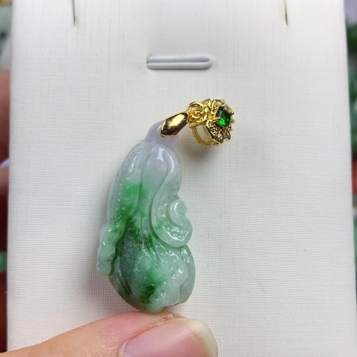 翡翠未镶嵌吊坠(赠链)