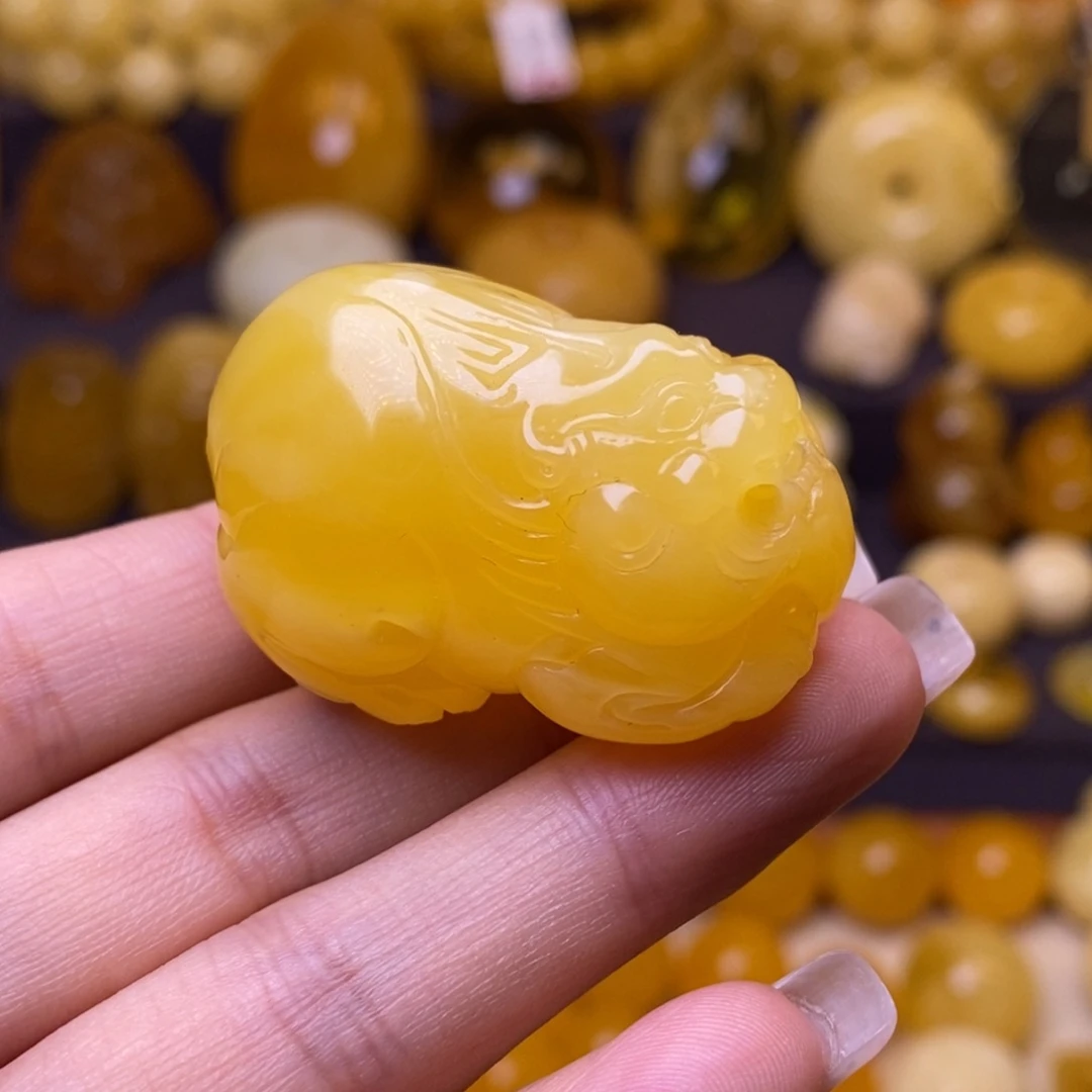 裸石琥珀未镶嵌貔貅