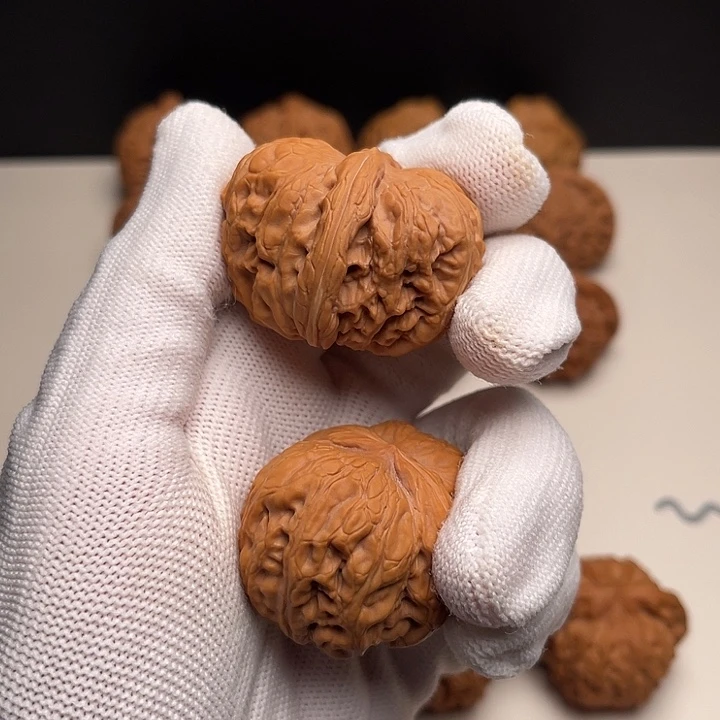 晗***读文玩核桃把件42元宝