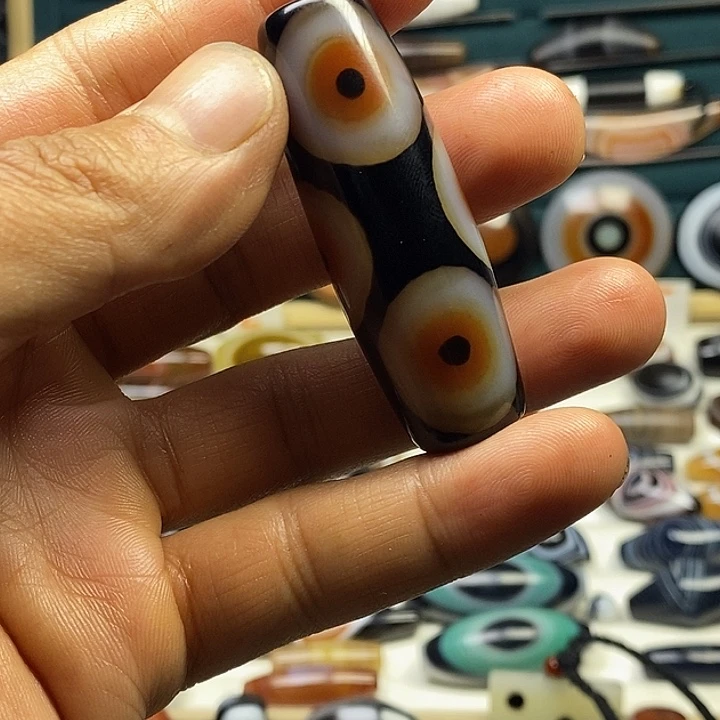 未镶嵌颈饰玛瑙/玉髓陈**事