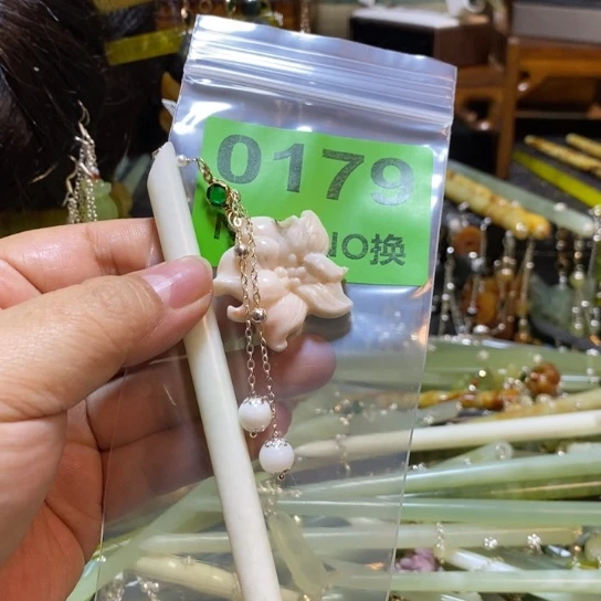 ****兔蛇纹石玉未镶嵌发簪