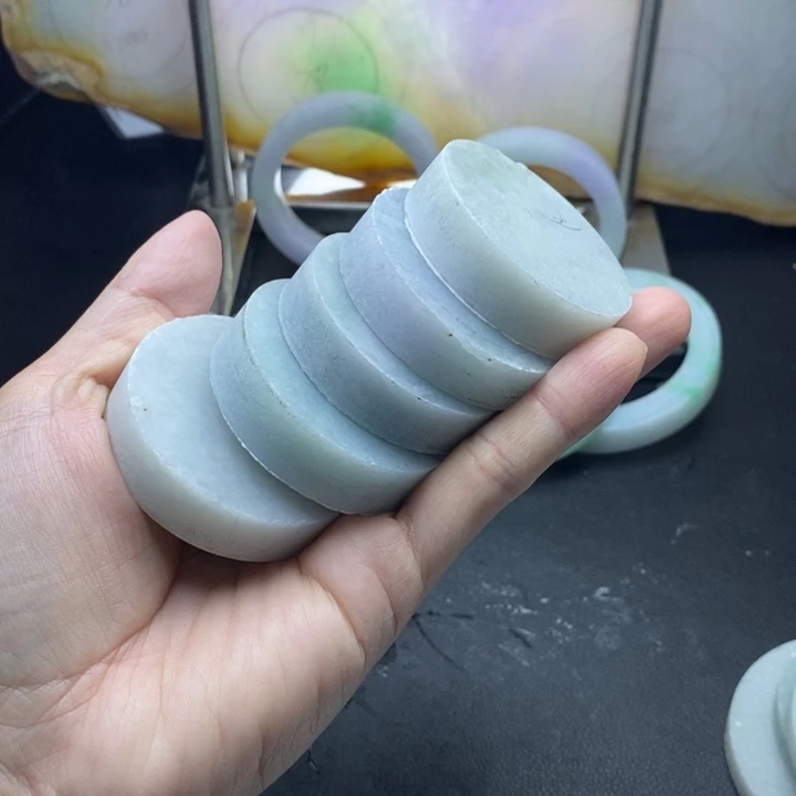 翡翠手镯未镶嵌手镯