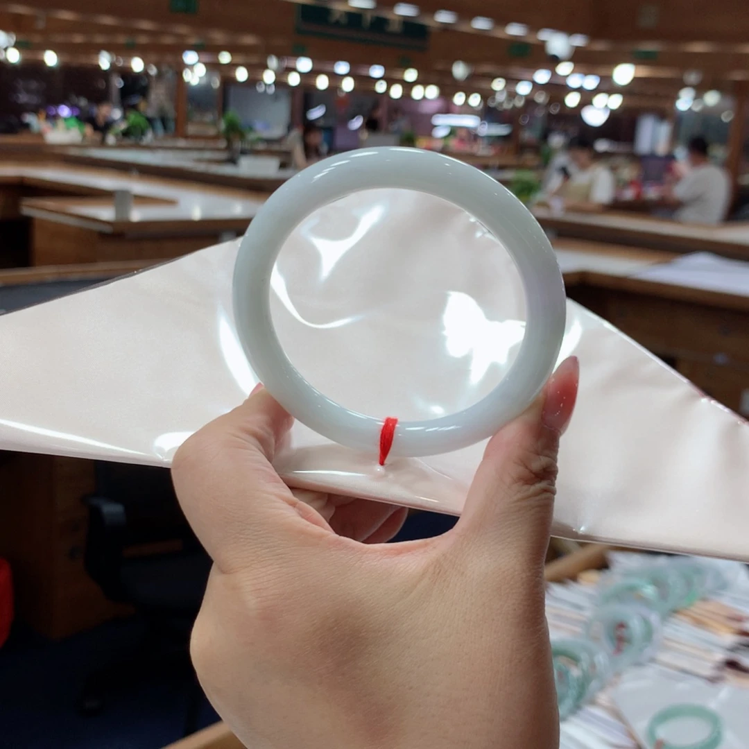 狼***纸翡翠手镯未镶嵌翡翠