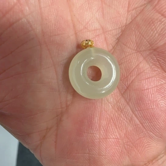 和田玉颈饰18K金镶嵌无包容甜甜圈，冰底