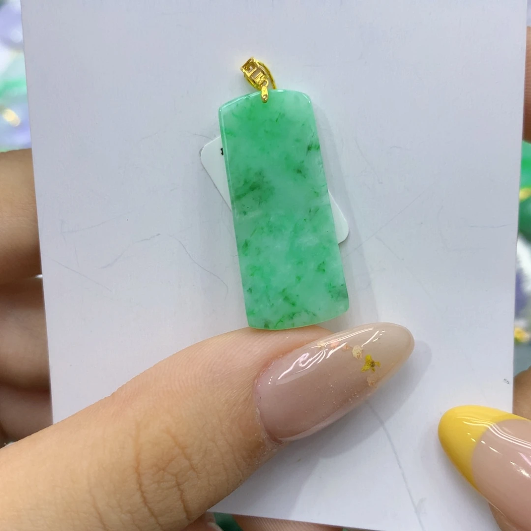 颈饰18K金镶嵌翡翠