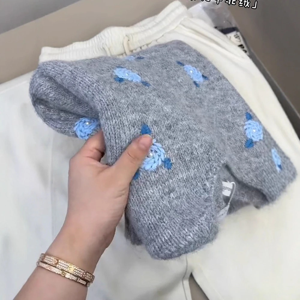 灰色设计感小众花朵针织衫女复古慵懒风软糯套头毛衣松弛感上衣潮