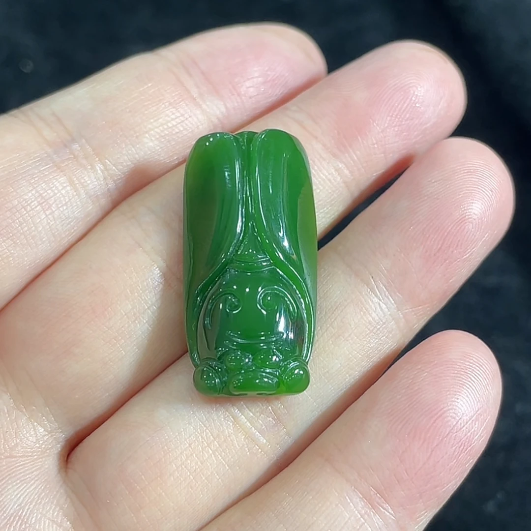 俄料碧玉菠菜绿红皮老料一鸣惊人知了男女款时尚精雕挂件