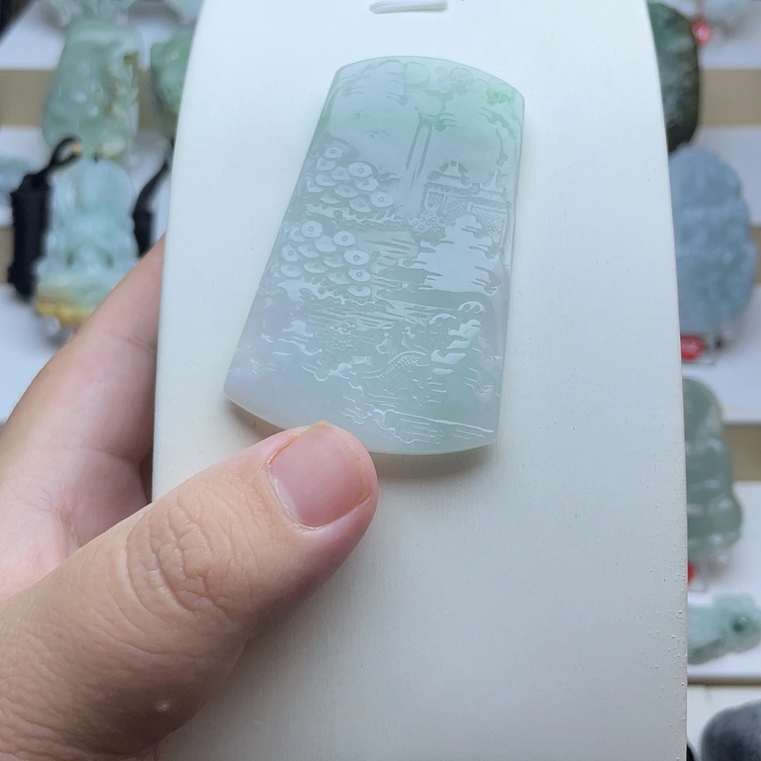 翡翠未镶嵌颈饰山水