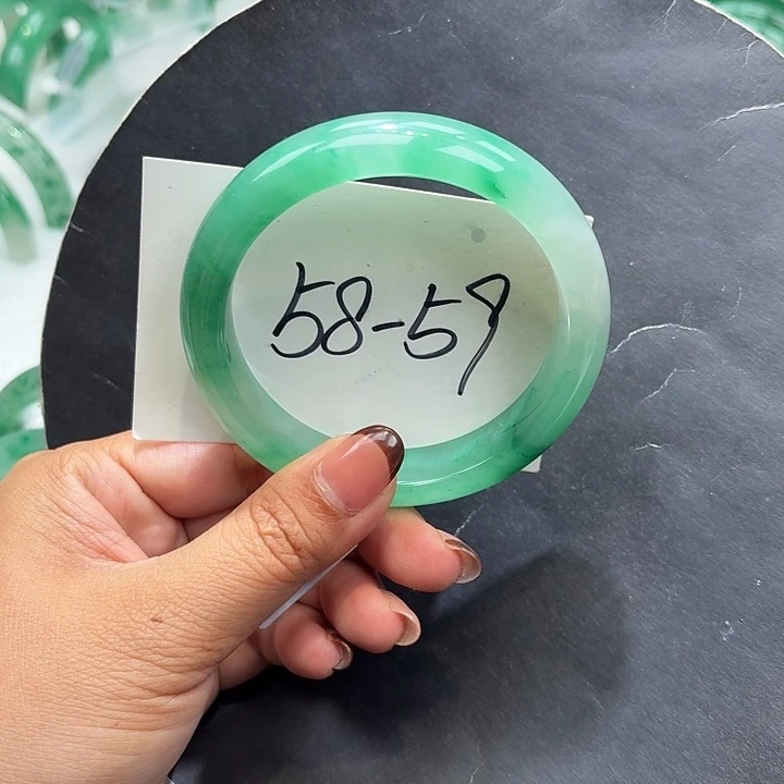 石英质玉（非洲翠）未镶嵌手镯