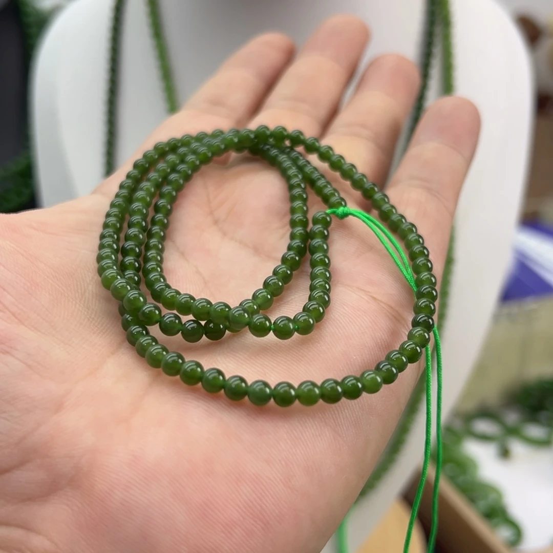 贼****和田玉（碧玉）未镶嵌颈饰卡4 菠菜无黑 140颗