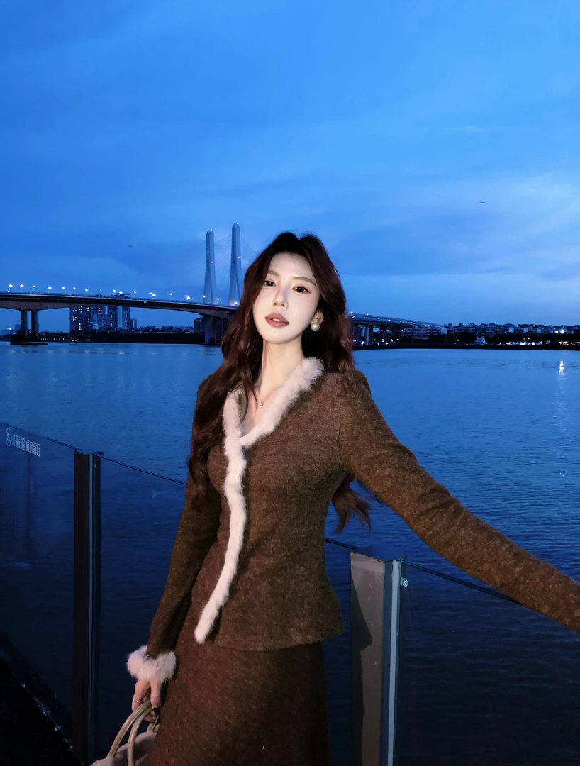 甜辣多多【不知雪】秋冬复古高级感毛毛长袖上衣半身裙两件套套装