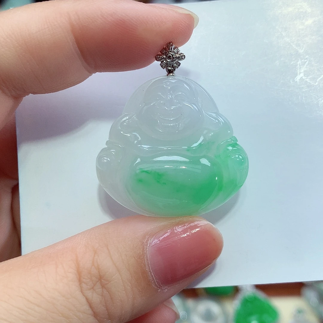 翡翠18K金镶嵌颈饰佛