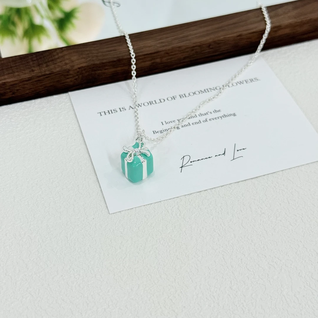 XL-209法式复古蝴蝶结礼物盒吊坠轻奢高级感锁骨链