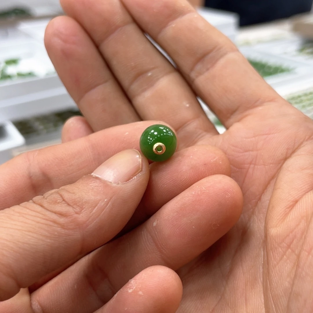 和田玉18K金镶嵌耳饰