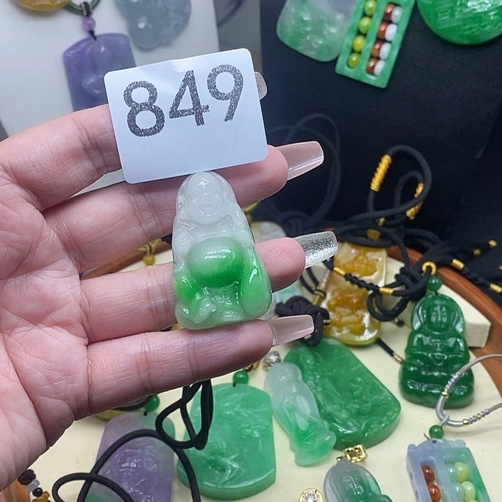 翡翠未镶嵌吊坠(赠链)