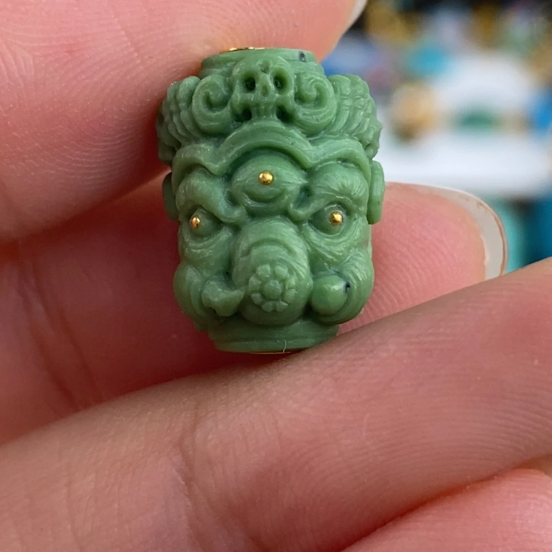 未镶嵌绿松石。菜籽黄象神