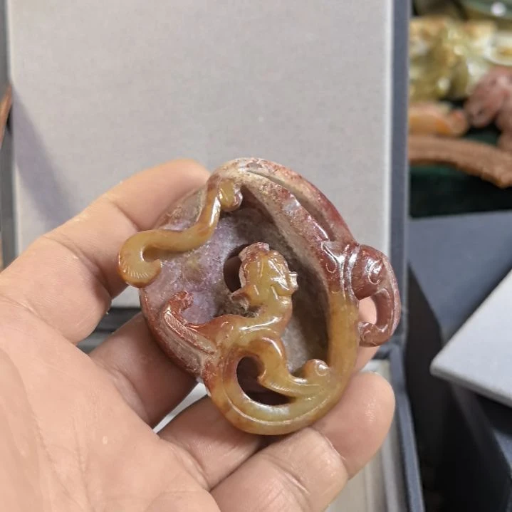 云***扬玛瑙/玉髓和田玉质如图所示配饰未镶嵌