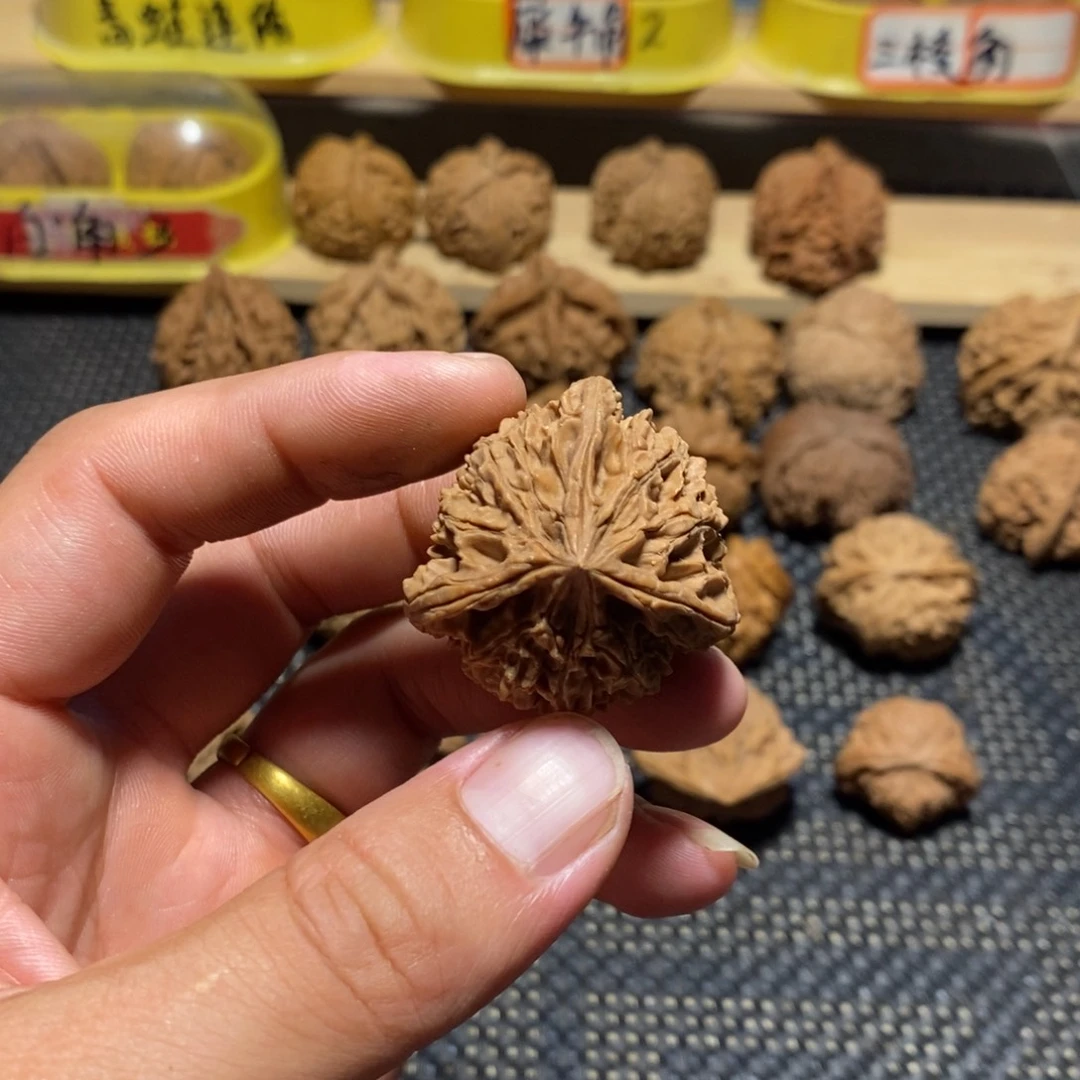 巍***敌文玩核桃吊坠异形