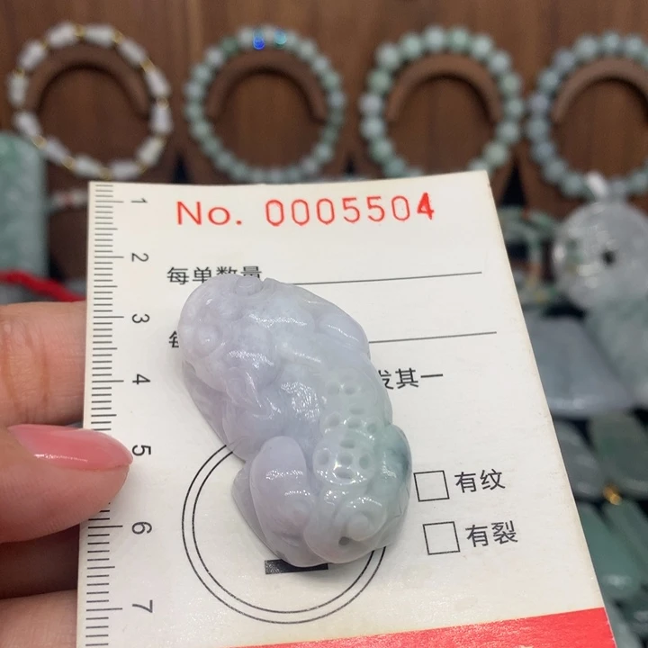 颈饰未镶嵌翡翠微瑕